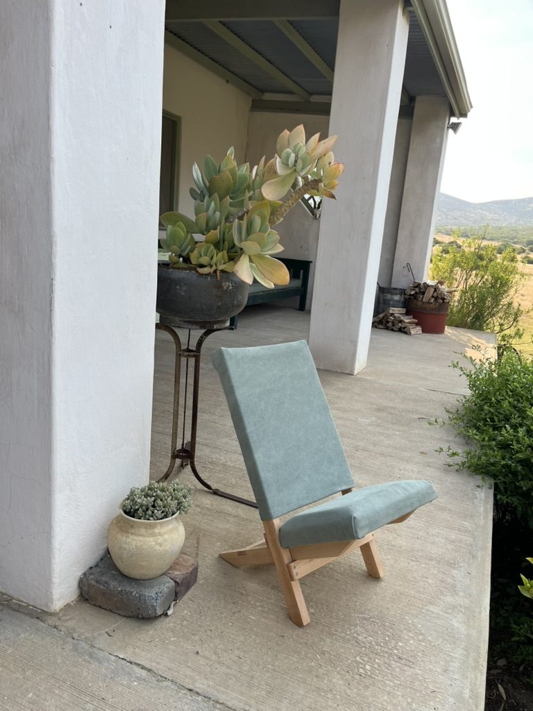 Beech folding chair with olive canvas